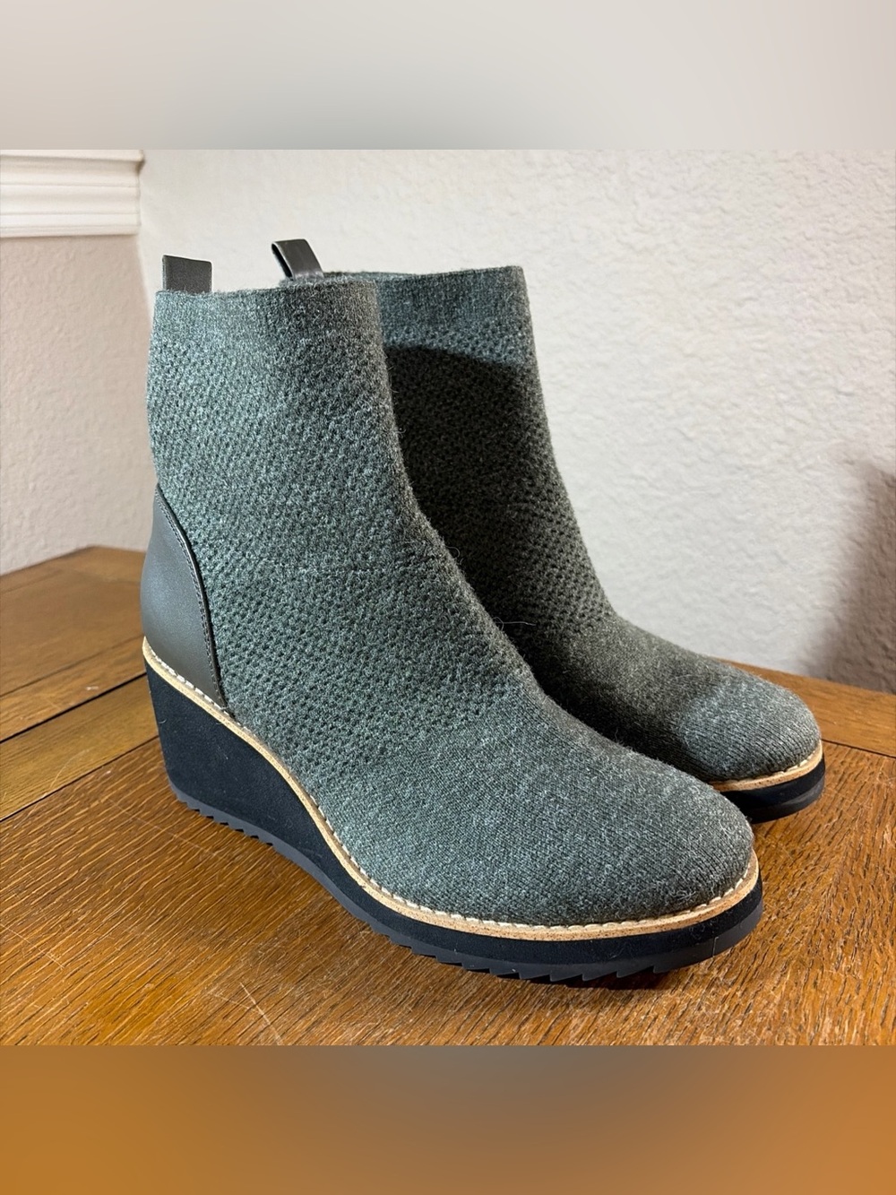 Sofft Women's Size 8 1/2 Knit Chelsea Ankle Boots Gray/Green Wedge